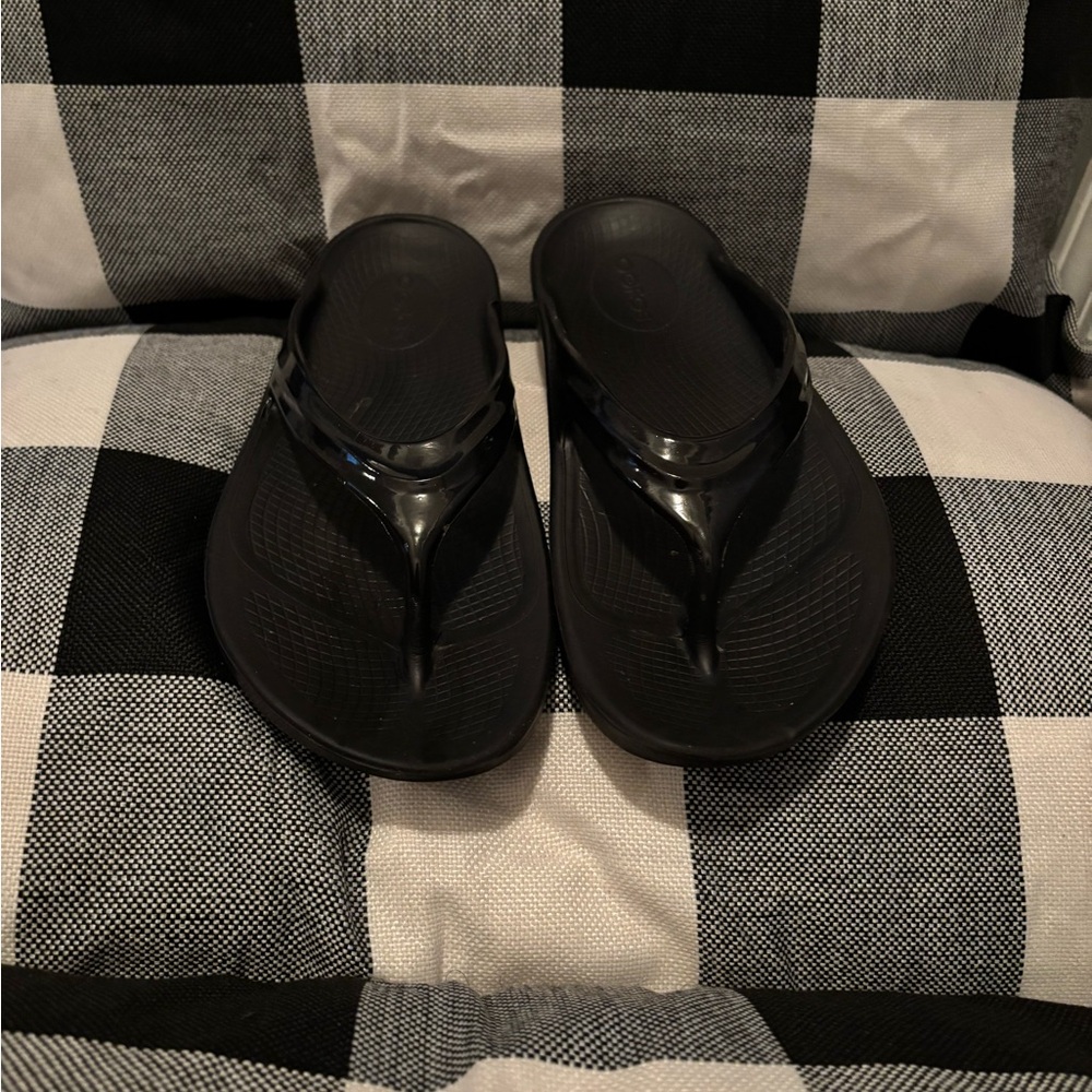 Oofos Oolala Sandal - Black